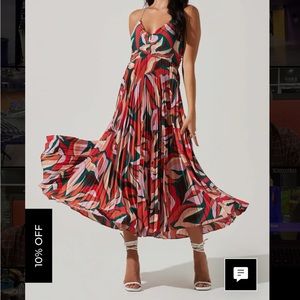 Astr the label BLYTHE FLORAL PLISSE MIDI DRESS